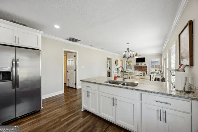 a view of a storage & utility room with washer and dryer