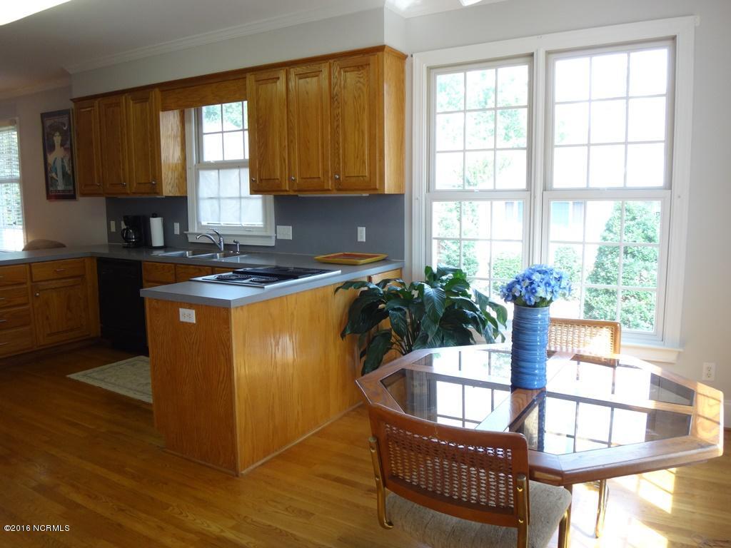 113 Bay Ridge Chocowinity, NC 27817 - Photo 11 of 27 11 Sunny Breakfast Area with Water Views