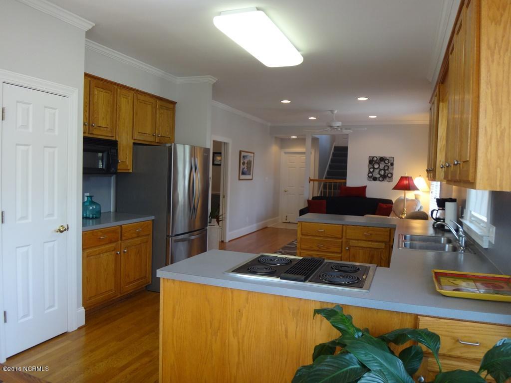 113 Bay Ridge Chocowinity, NC 27817 - Photo 10 of 27 10 Kitchen with Pantry