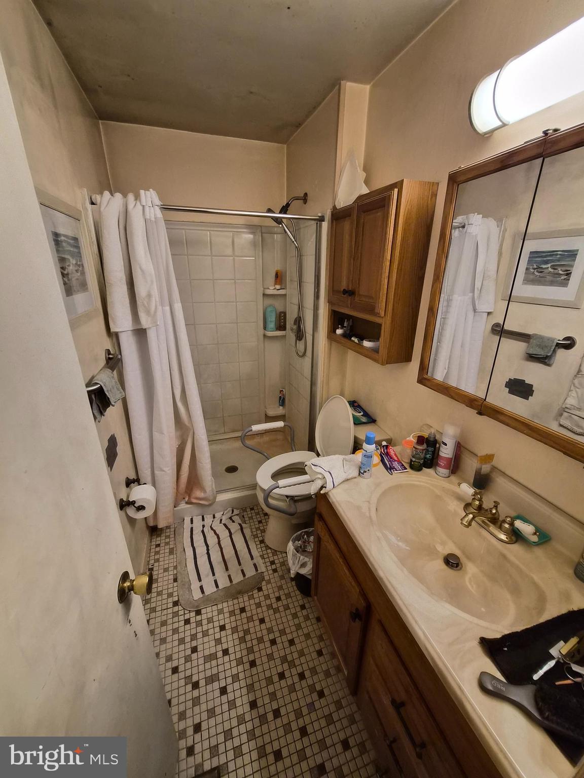 157 Edge Lane Willingboro, NJ 08046 - Photo 10 of 27 a bathroom with a sink toilet and shower