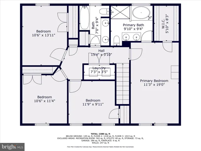 a picture of a book shelf