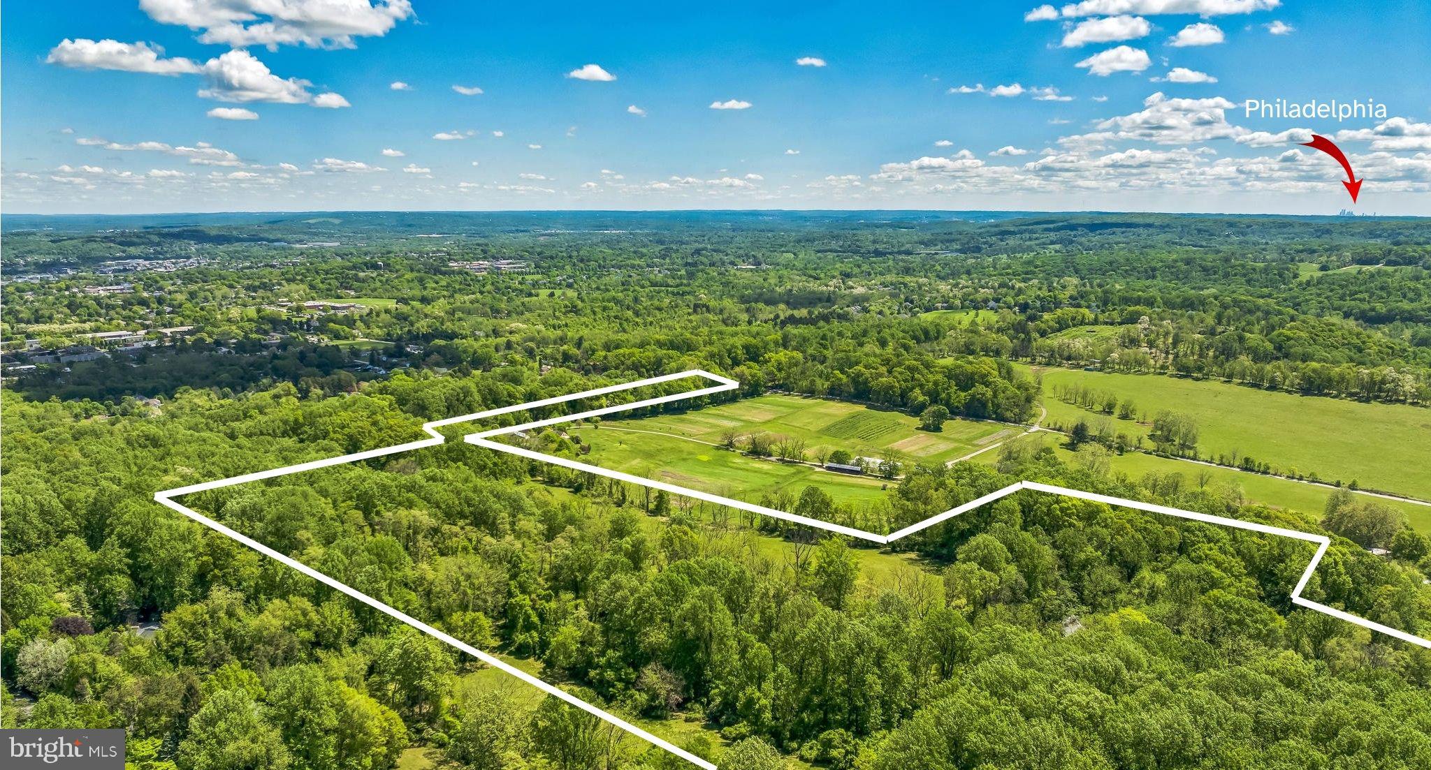 a view of a tennis court
