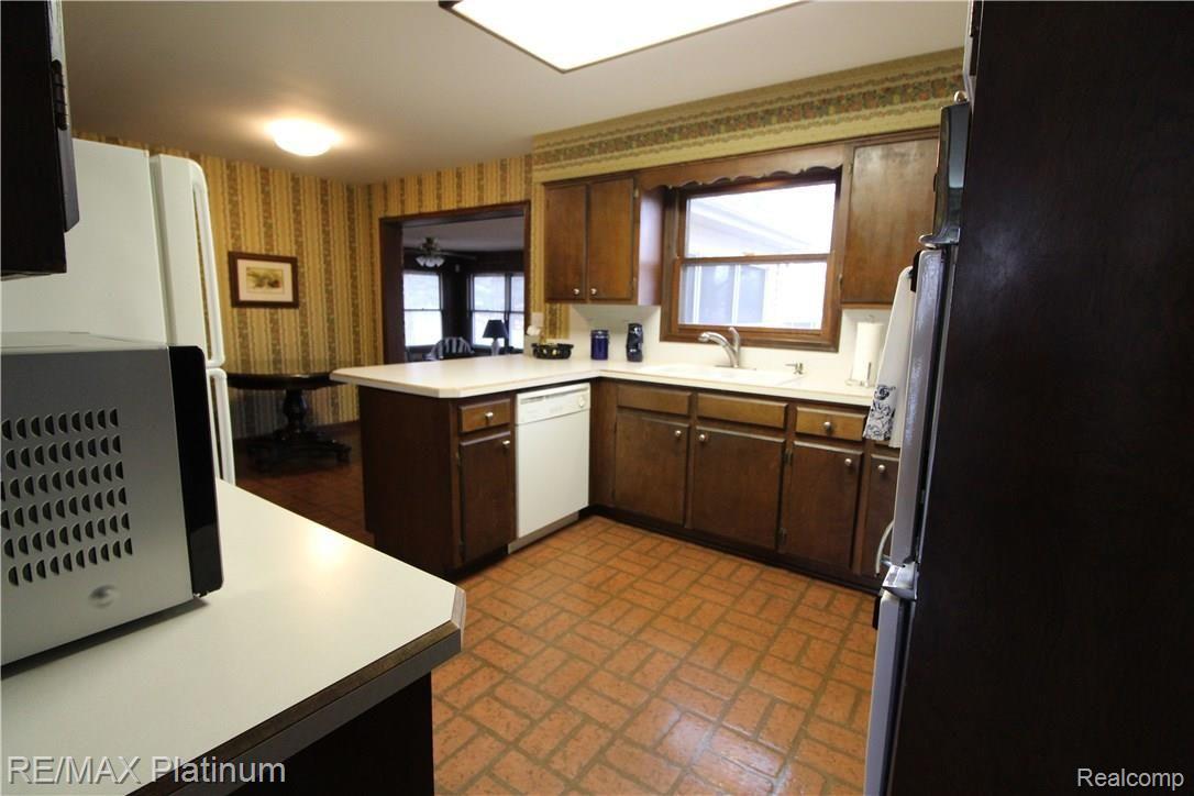 6148 Kings Scepter Road Grand Blanc, MI 48439 - Photo 27 of 38 K Kitchen 5.jpg
