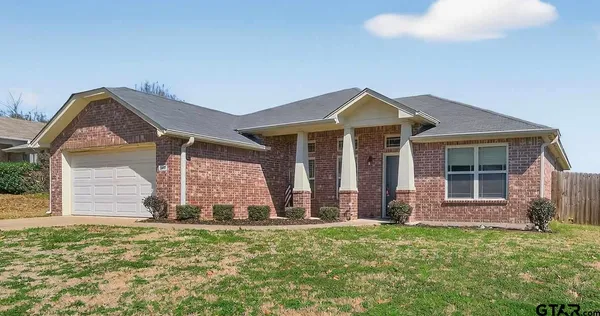 $275,000 | 106 Ally Kate Drive, Chandler, TX 75758