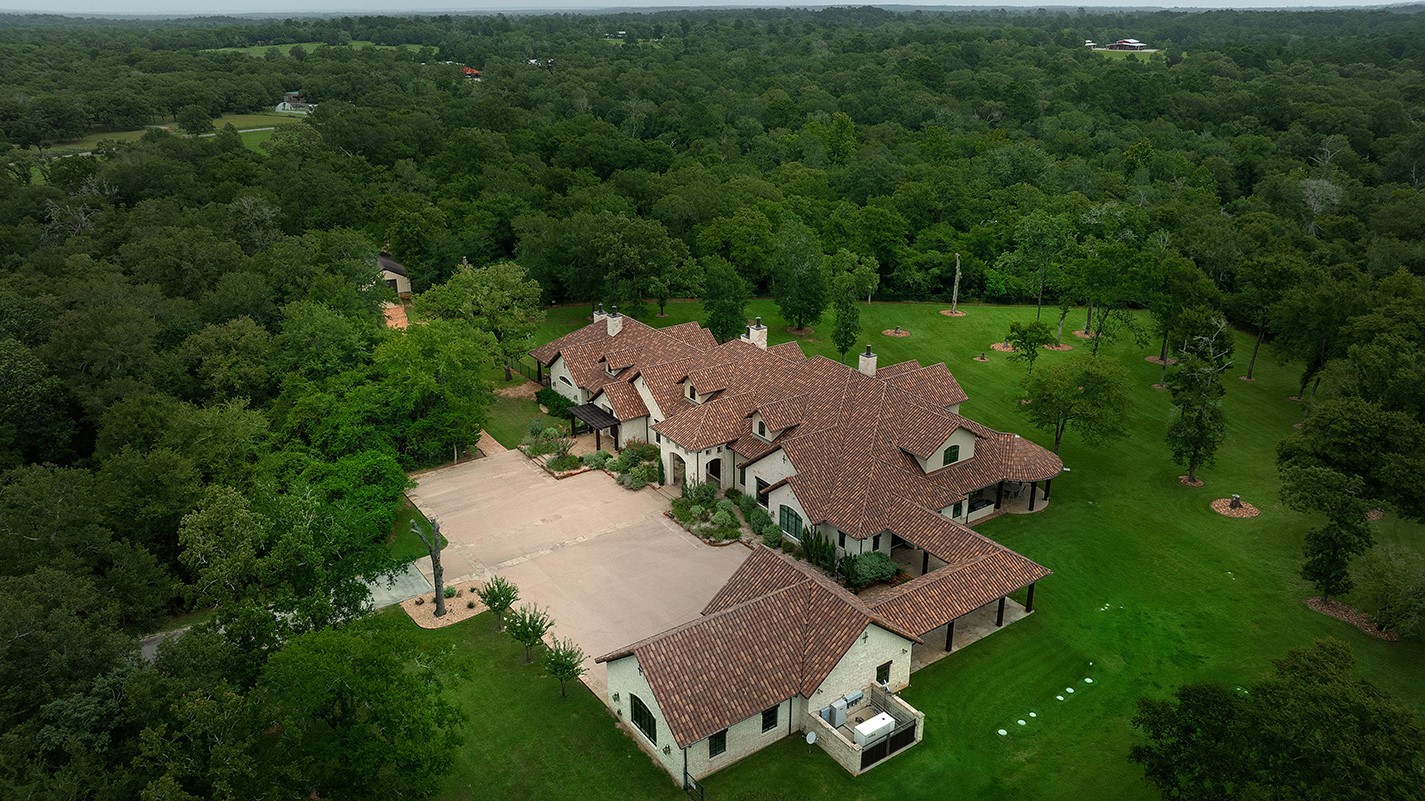 40693 Center Hill Road Hempstead, TX 77445 - Photo 42 of 50 an aerial view of a house with a garden