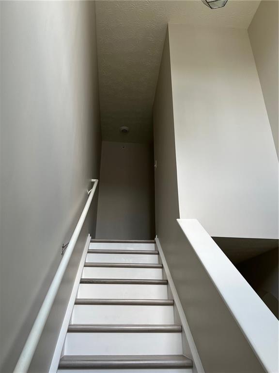 102 Alderwood Drive Greensburg, PA 15601 - Photo 5 of 12 a view of entryway