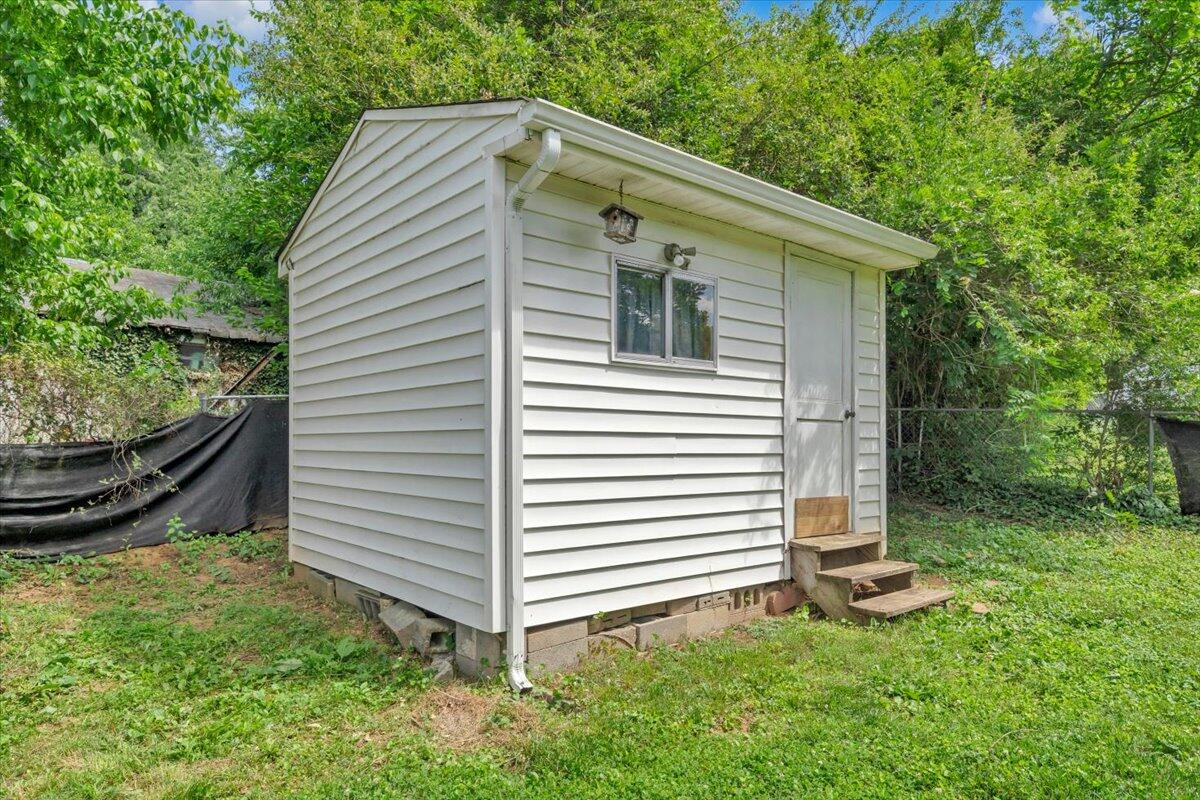 1109 Ray Road Southeast Roanoke, VA 24014 - Photo 21 of 24 27-MIB01245