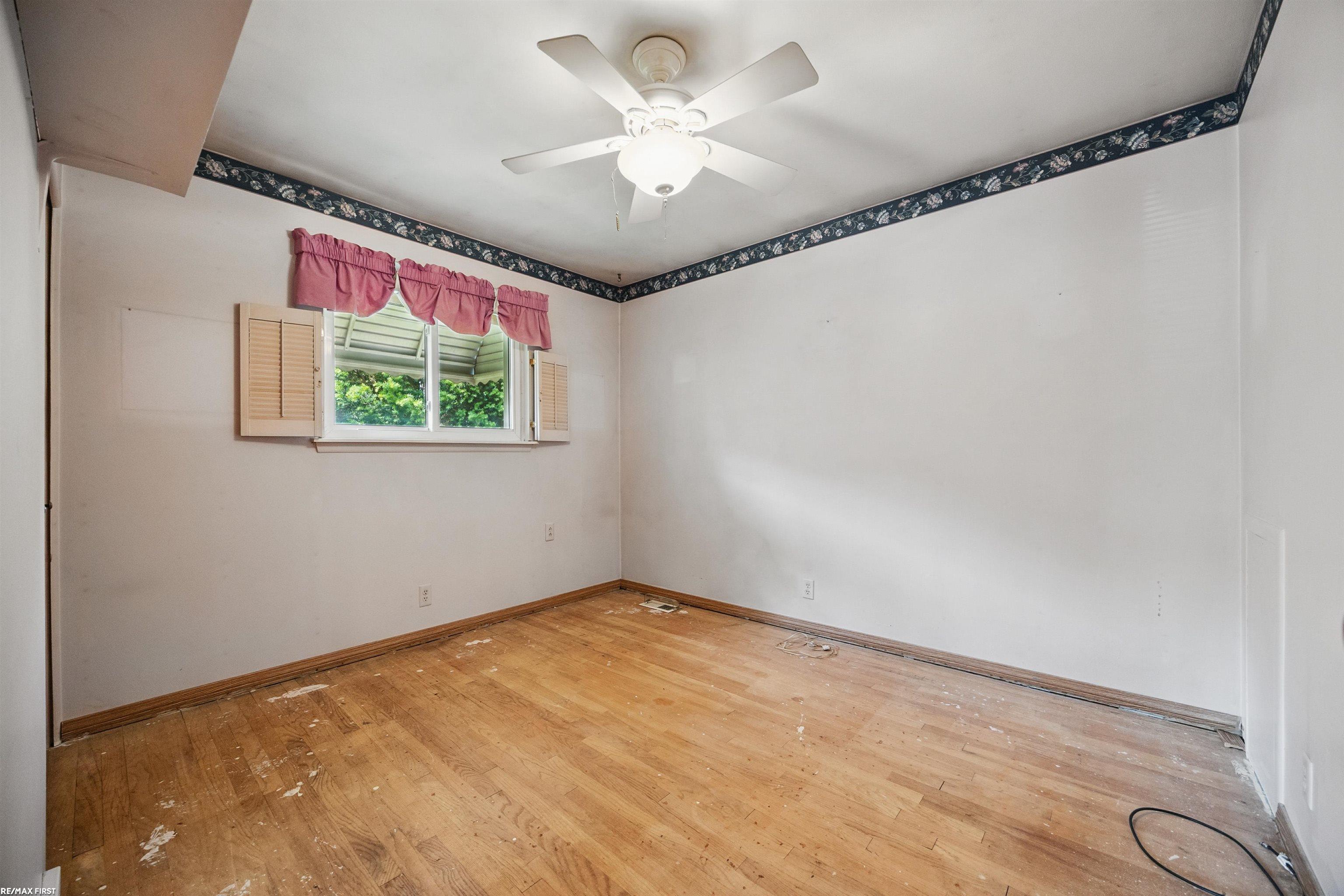 31565 Hayes Road Warren, MI 48088 - Photo 16 of 32 50177254-2c186a14-4be1-4fa9-be53-e0a0dd4dea71.JPG