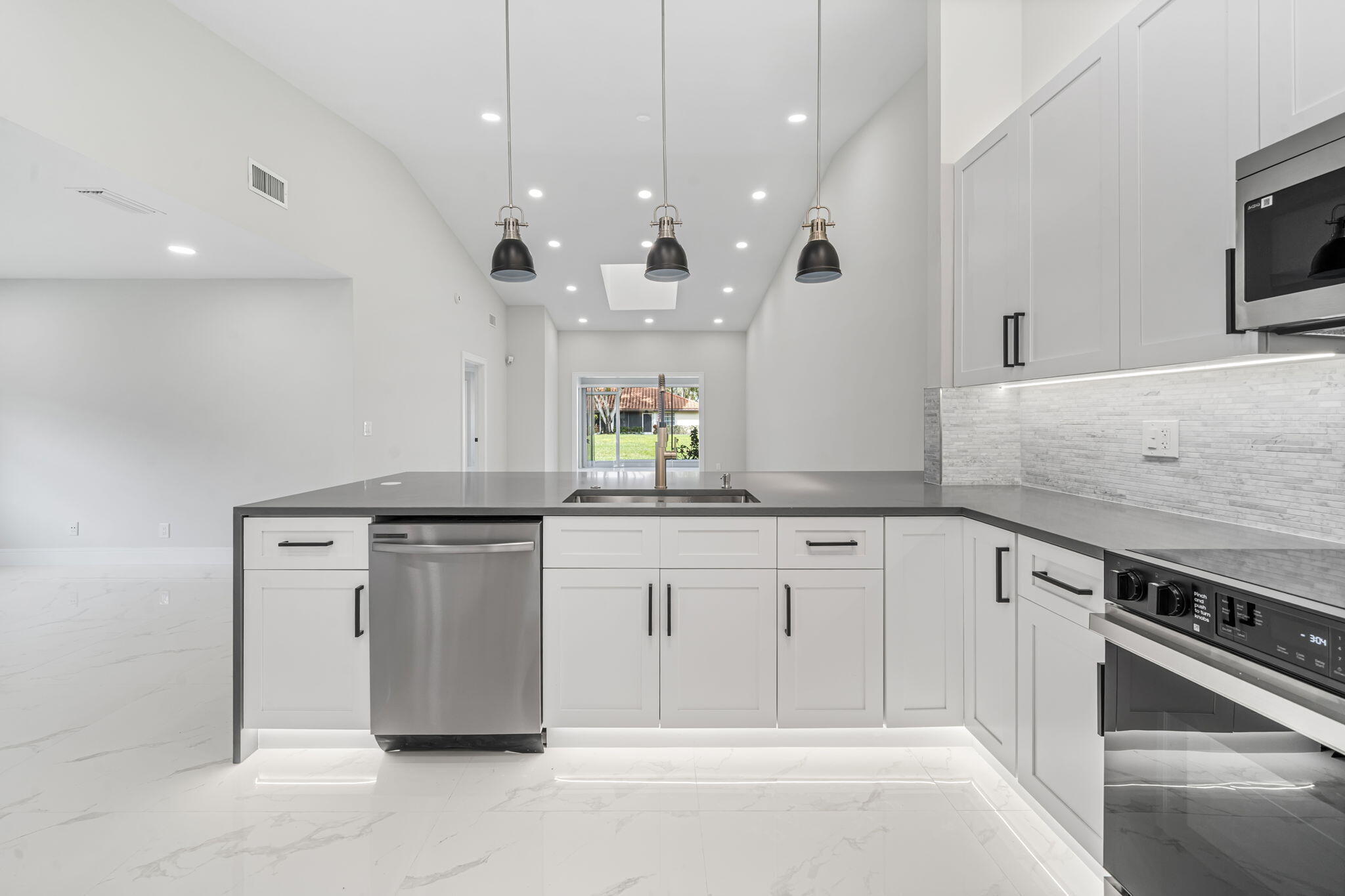 6426 Pointe Pleasant Circle Delray Beach, FL 33484 - Photo 2 of 32 Kitchen 3