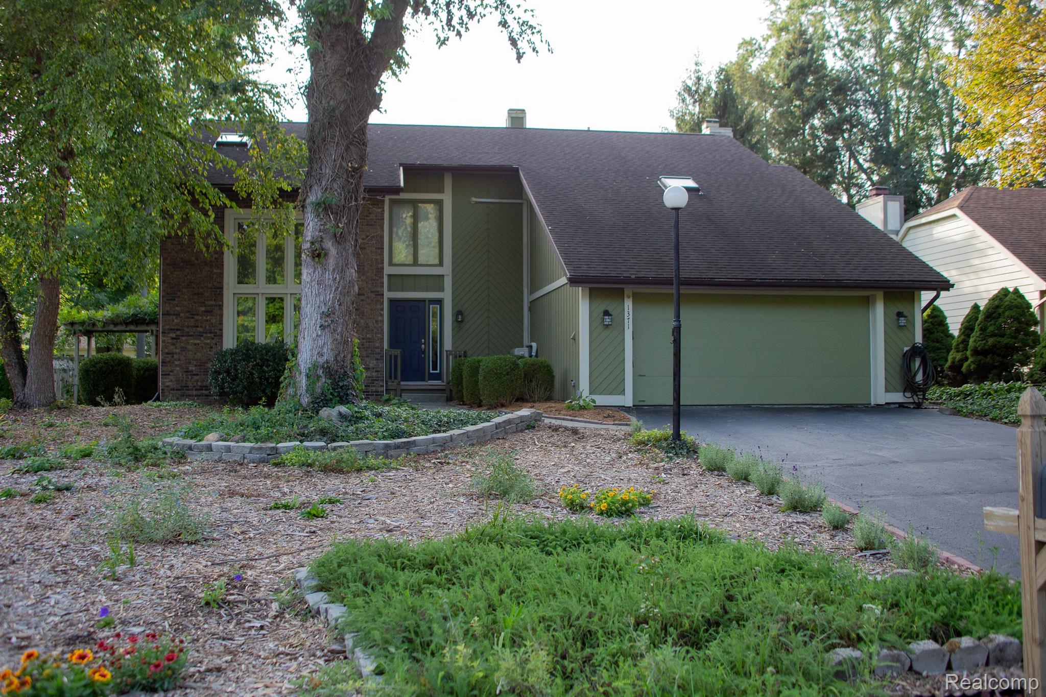 1371 Rutledge Drive Temperance, MI 48182 - Photo 2 of 58 Gallery Image 2