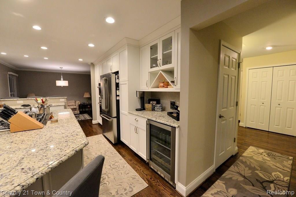 372 Shellbourne Drive Rochester Hills, MI 48309 - Photo 4 of 45
