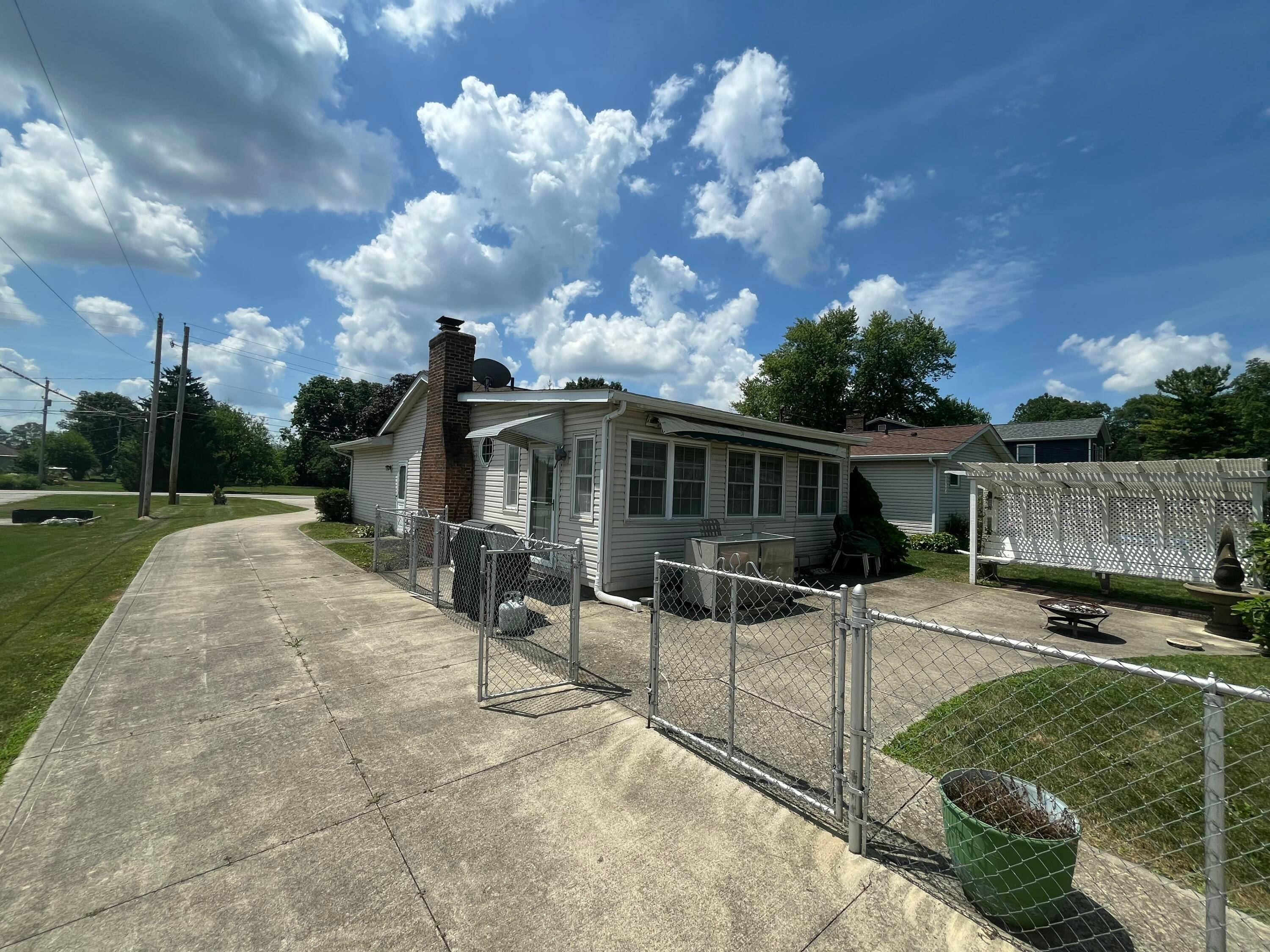 6580 Davis Road Hilliard, OH 43026 - Photo 2 of 23 North and west sides of residence