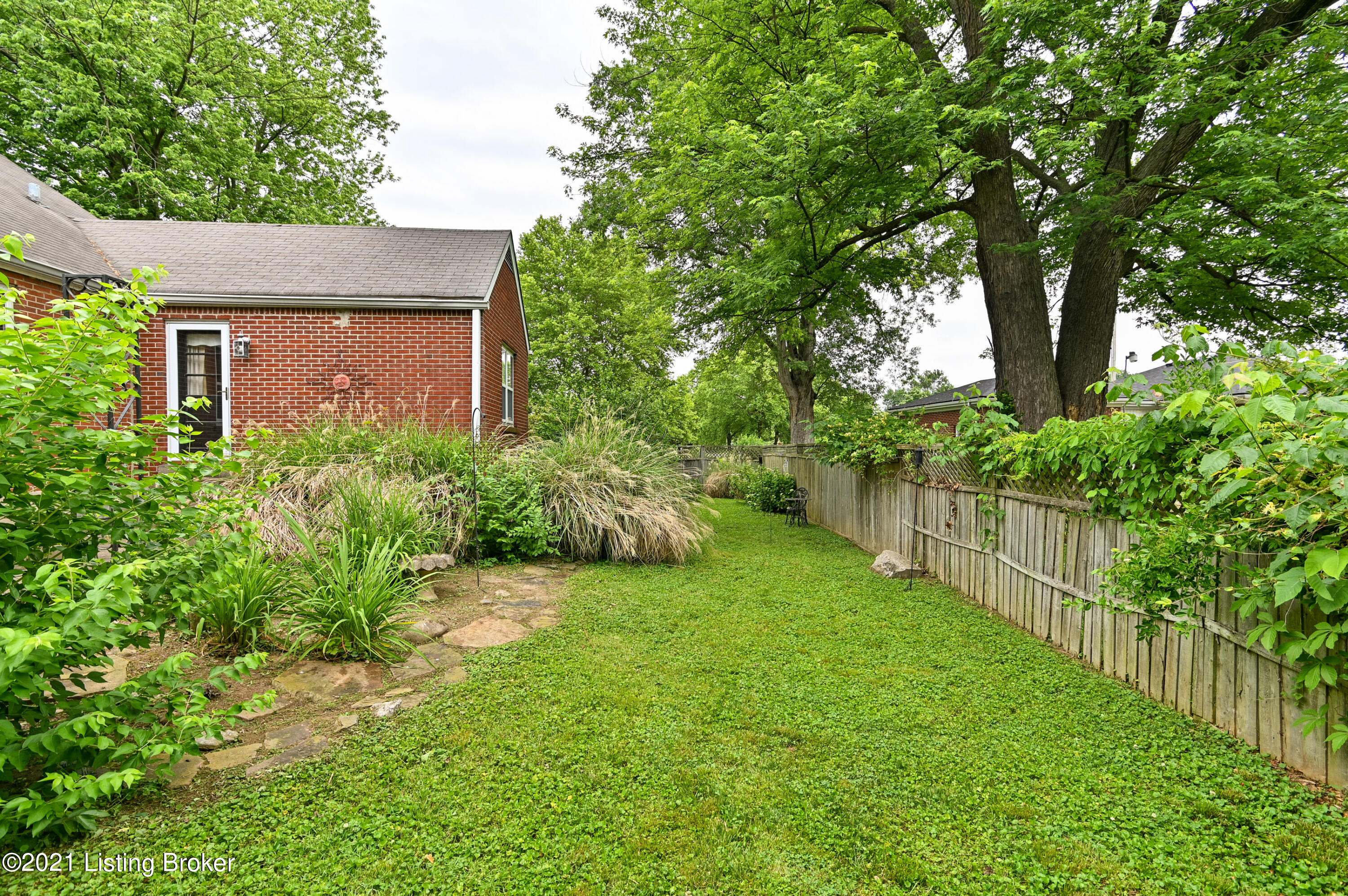 3957 Cane Run Road Louisville, KY 40216 - Photo 29 of 31 Garden-like grounds!