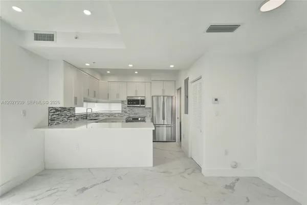 $4,200 | 7645 Carlyle Avenue, Unit 5, Miami Beach, FL 33141