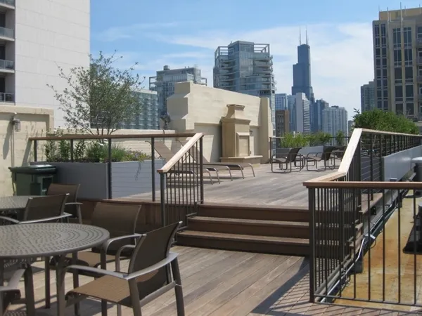 $299,900 | 758 North Larrabee Street, Unit 712, Chicago, IL 60654