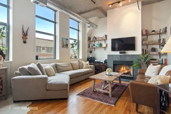 $299,900 | 758 North Larrabee Street, Unit 712, Chicago, IL 60654