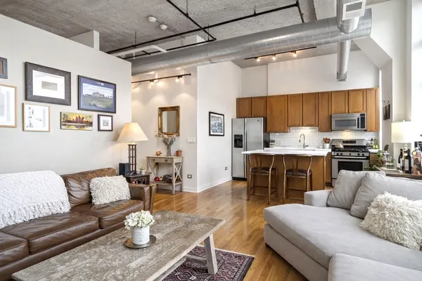 $299,900 | 758 North Larrabee Street, Unit 712, Chicago, IL 60654