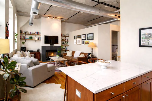 $299,900 | 758 North Larrabee Street, Unit 712, Chicago, IL 60654