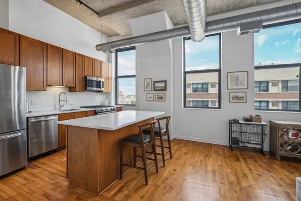 $299,900 | 758 North Larrabee Street, Unit 712, Chicago, IL 60654