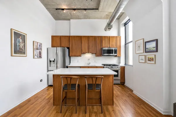 $299,900 | 758 North Larrabee Street, Unit 712, Chicago, IL 60654