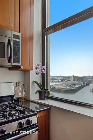 $299,900 | 758 North Larrabee Street, Unit 712, Chicago, IL 60654