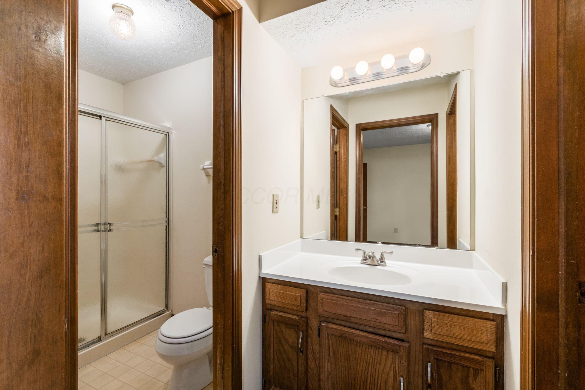 4847 Dierker Road Columbus, OH 43220 - Photo 15 of 30 Primary Bath