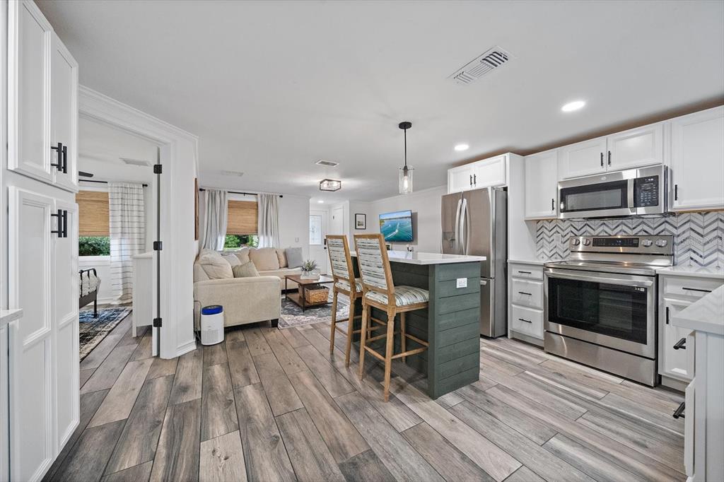 852 Acadia Road Venice, FL 34293 - Photo 7 of 48 Gallery Image 7