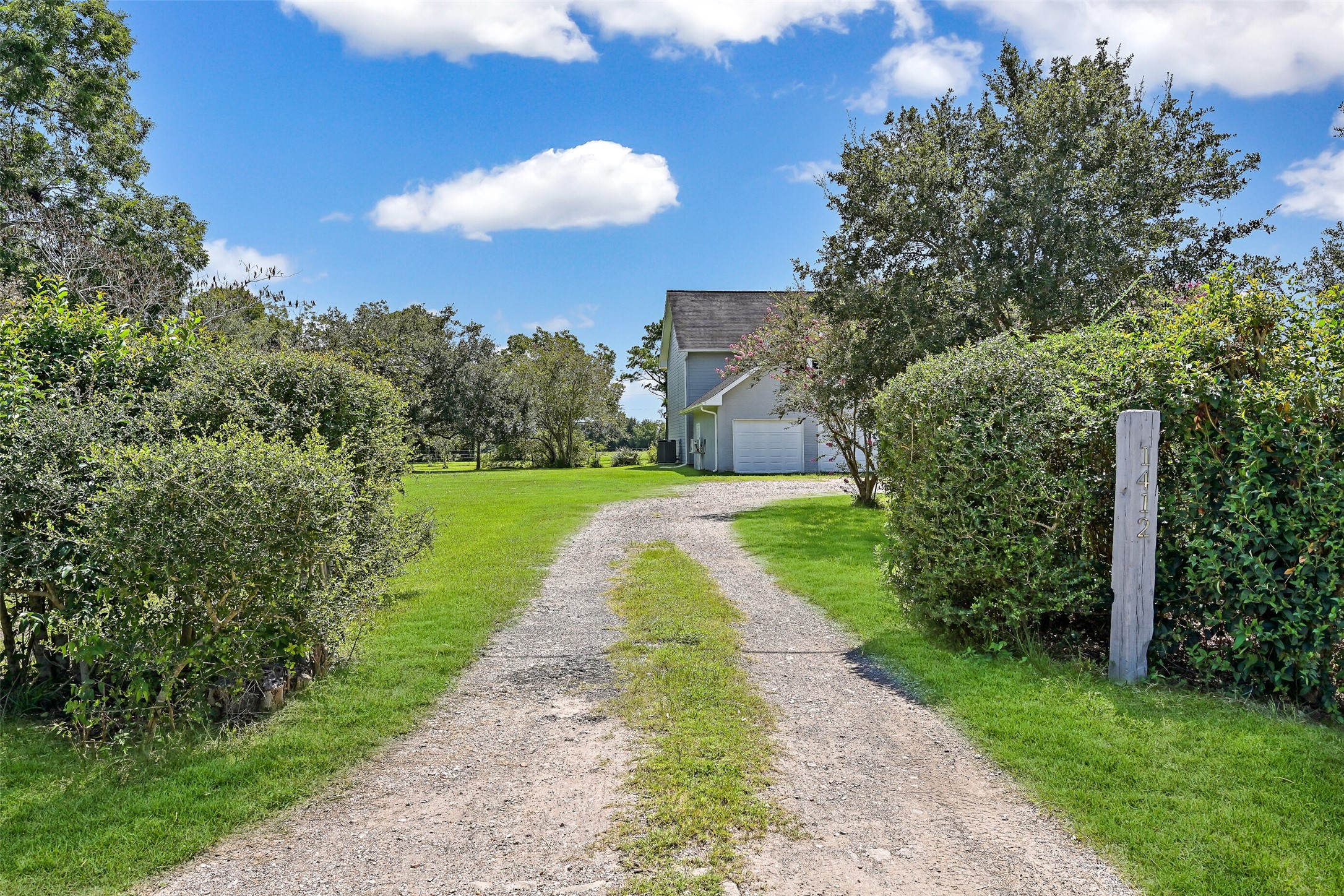 1412 Hollier Road Friendswood, TX 77546 - Photo 2 of 29