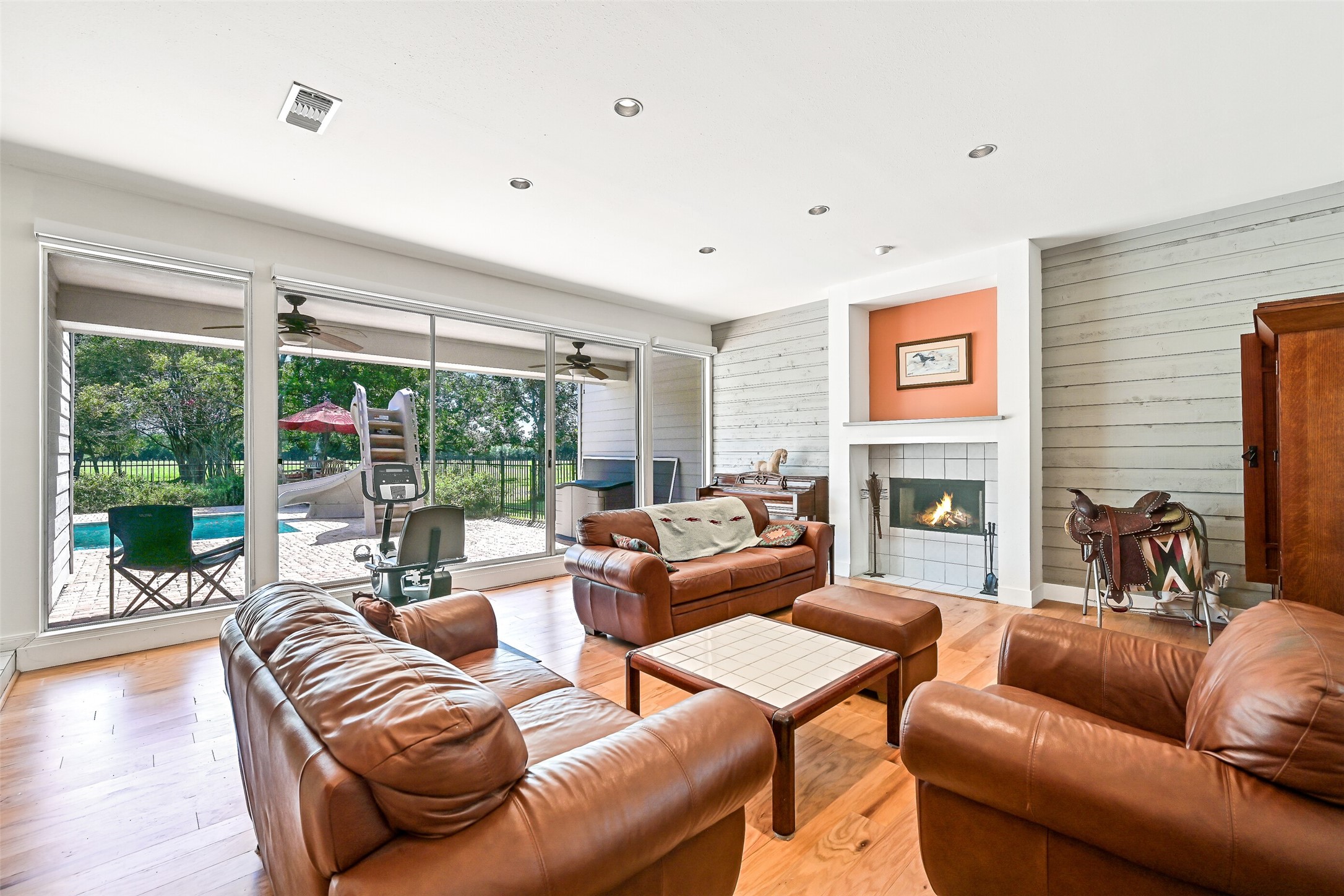 1412 Hollier Road Friendswood, TX 77546 - Photo 7 of 29