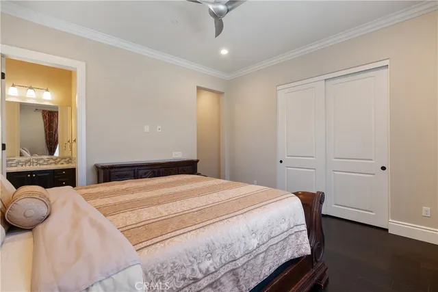 a view of a house with backyard and windows