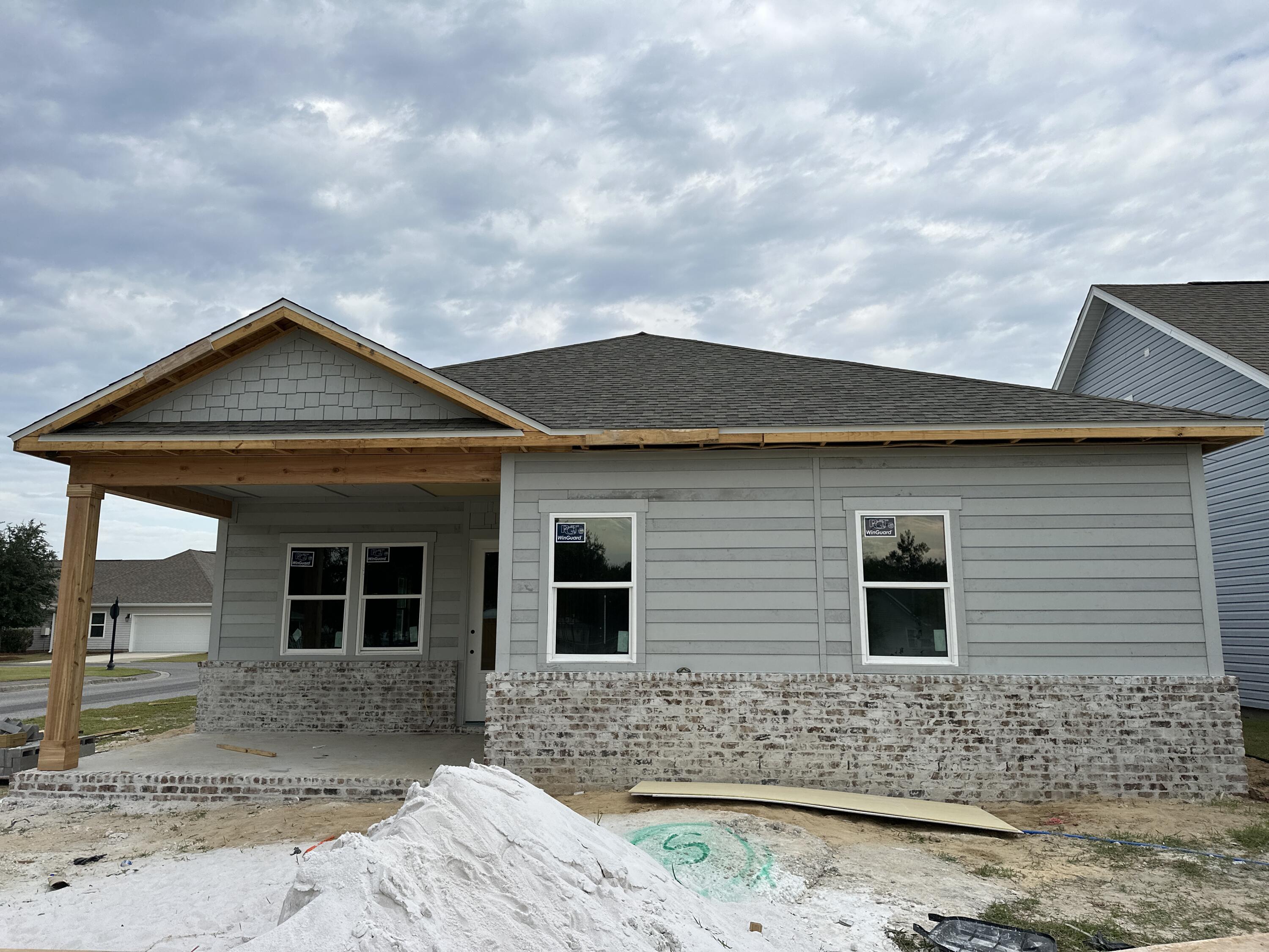 400 Fanny Ann Way Freeport, FL 32439 - Photo 1 of 20 a front view of a house with garden