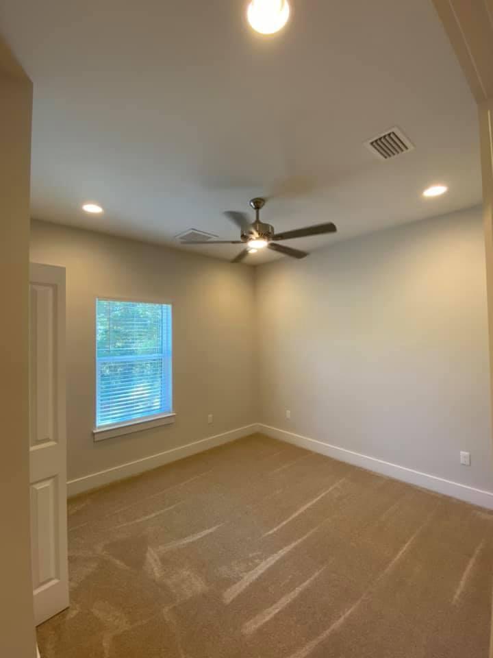 400 Fanny Ann Way Freeport, FL 32439 - Photo 12 of 20 en empty room with windows and ceiling fan