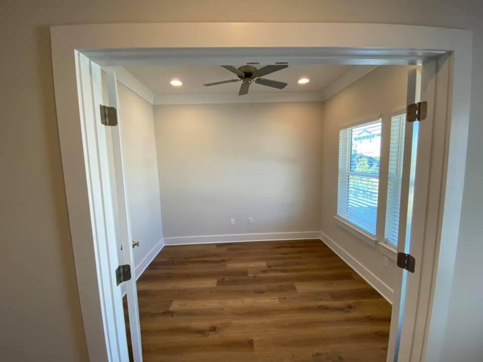 400 Fanny Ann Way Freeport, FL 32439 - Photo 15 of 20 an empty room with windows and closet