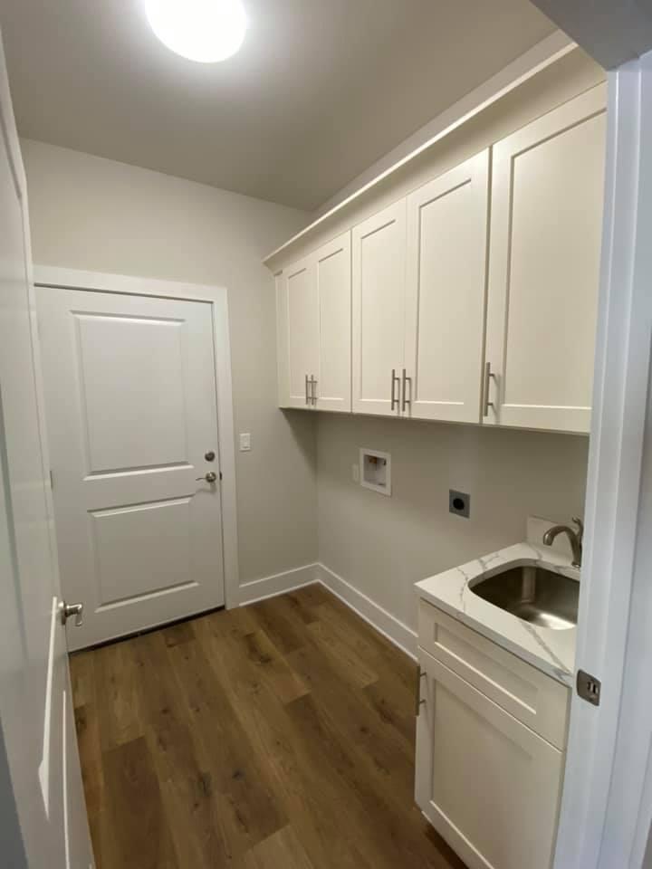 400 Fanny Ann Way Freeport, FL 32439 - Photo 16 of 20 a view of cabinets and utility room with closet