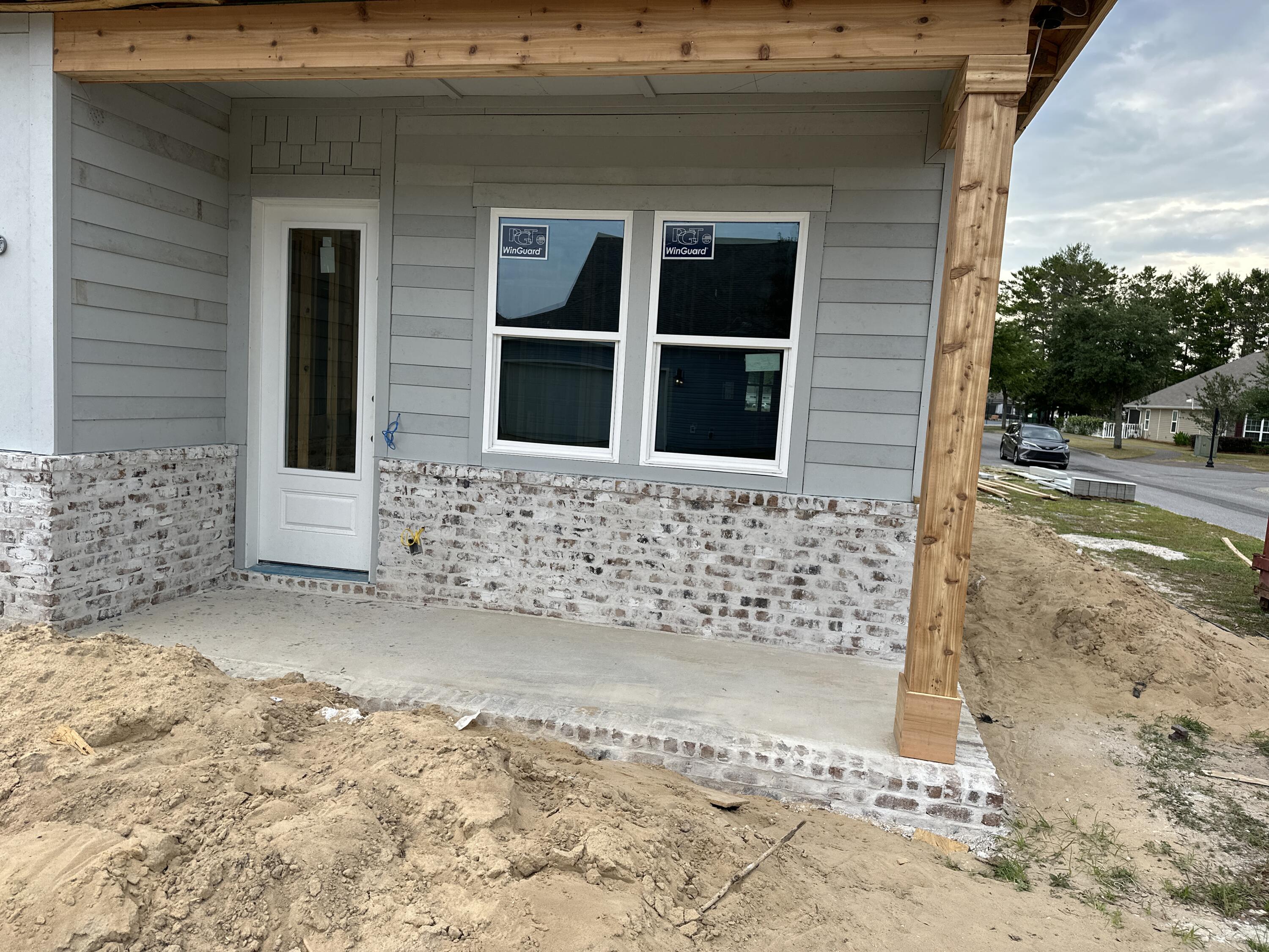400 Fanny Ann Way Freeport, FL 32439 - Photo 2 of 20 a view of a brick house with a yard
