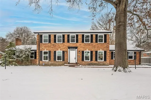 $570,000 | 304 Monteith Drive, Ellisville, MO 63011