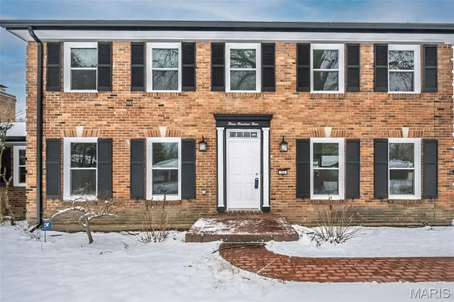 $570,000 | 304 Monteith Drive, Ellisville, MO 63011