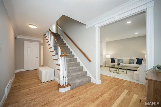 $570,000 | 304 Monteith Drive, Ellisville, MO 63011