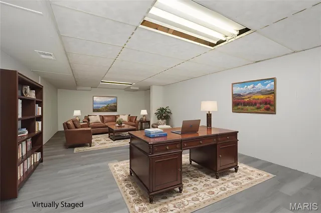 $570,000 | 304 Monteith Drive, Ellisville, MO 63011