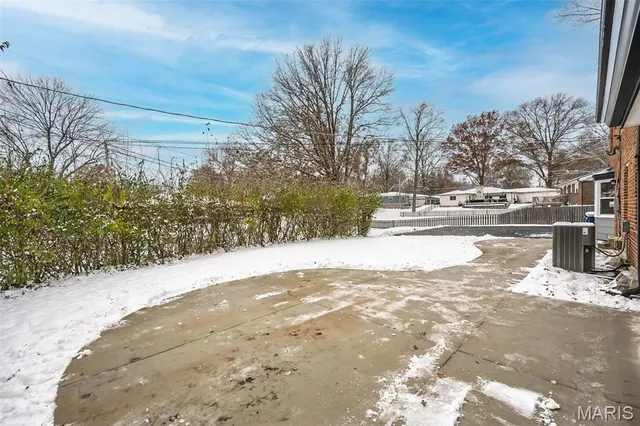 $570,000 | 304 Monteith Drive, Ellisville, MO 63011