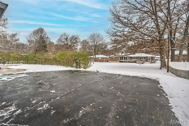 $570,000 | 304 Monteith Drive, Ellisville, MO 63011