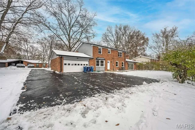 $570,000 | 304 Monteith Drive, Ellisville, MO 63011