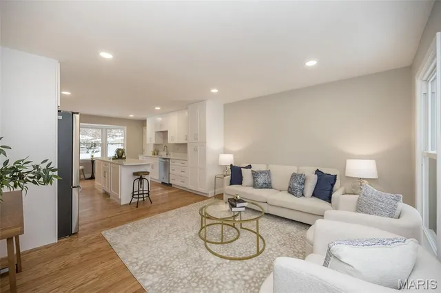 $570,000 | 304 Monteith Drive, Ellisville, MO 63011