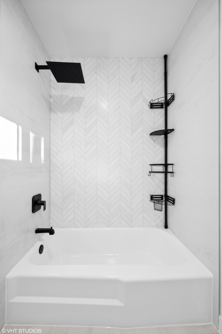 26340 West Merton Road Barrington, IL 60010 - Photo 15 of 22 a bathroom with a bathtub