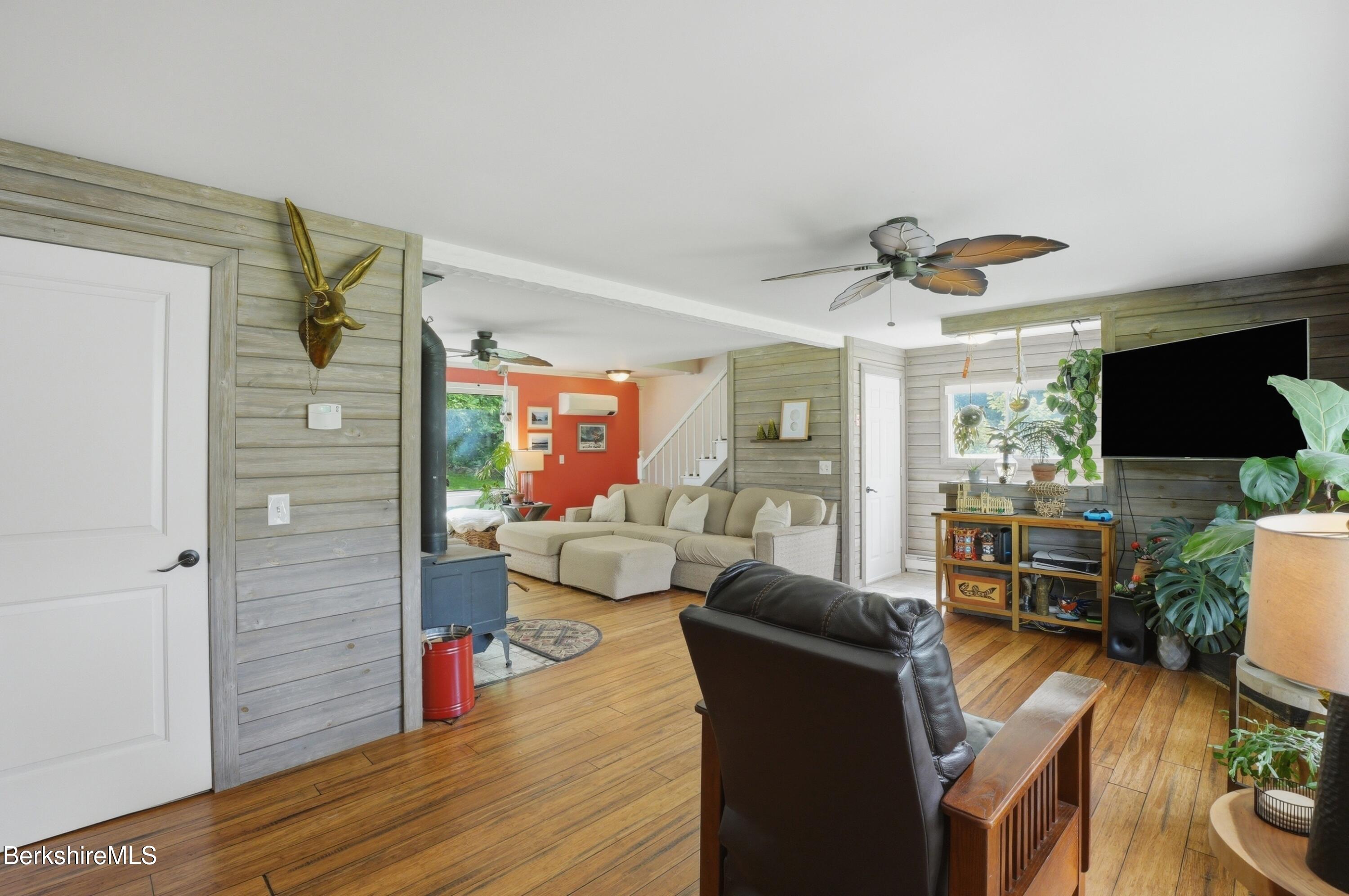 491 Main Road Savoy, MA 01256 - Photo 4 of 35 SITTING AREA