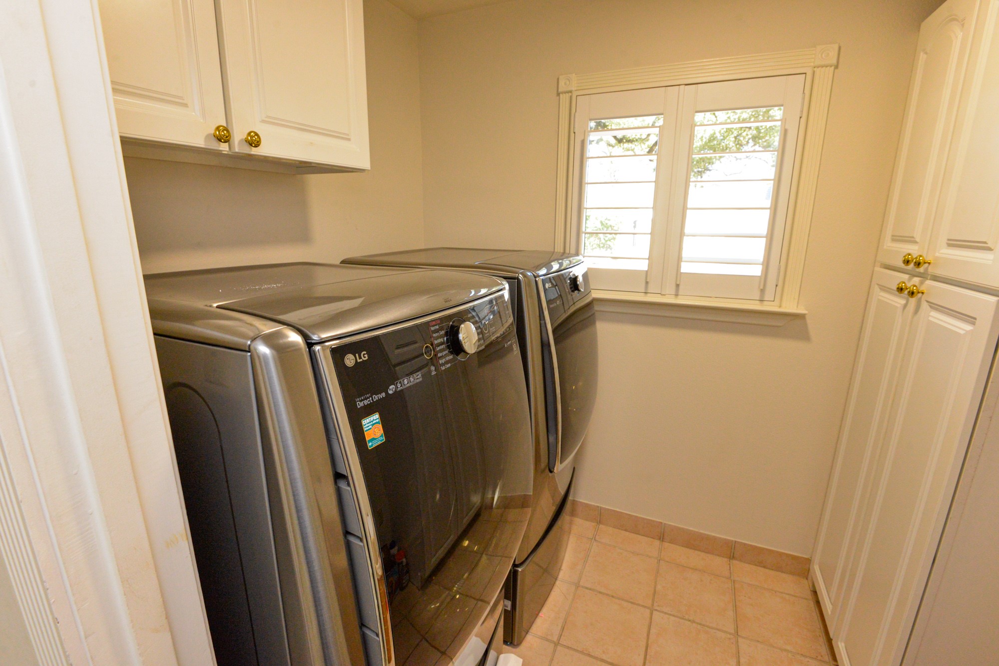 10710 D-K Ranch Road Austin, TX 78759 - Photo 31 of 34 Functional laundry space featuring modern appliances and practical storage solutions.