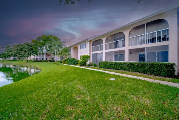 $2,350 | 13811 Oneida Drive, Unit E1, Delray Beach, FL 33446
