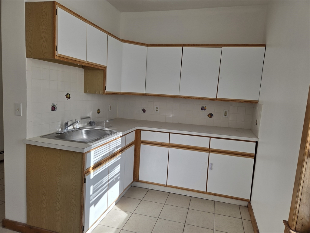 5 Massasoit Road, Unit 2 Worcester, MA 01604 - Photo 2 of 7