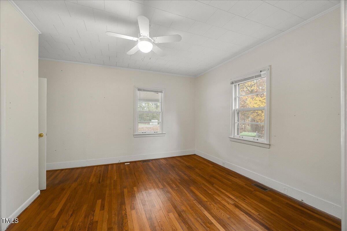 1634 Crest Road Raleigh, NC 27606 - Photo 19 of 36 19-P1256225