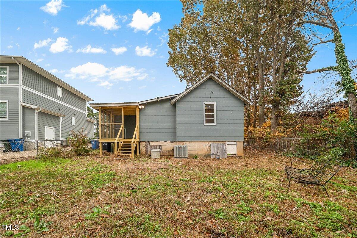1634 Crest Road Raleigh, NC 27606 - Photo 24 of 36 24-P1256250